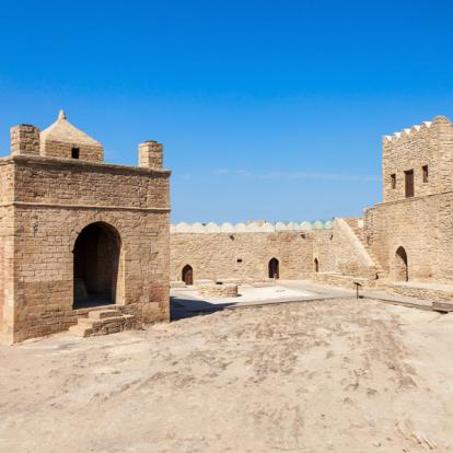 Temple du Feu Ateshgah Voyage en Azerbaïdjan - Agence de Voyage Locale Central Asia Travel