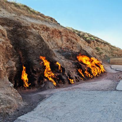 Yanar Dag Voyage en Azerbaïdjan - Agence de Voyage Locale Central Asia Travel