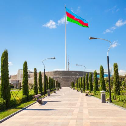 Bakou - Place du Drapeau National Voyage en Azerbaïdjan - Agence de Voyage Locale Promethea Voyages