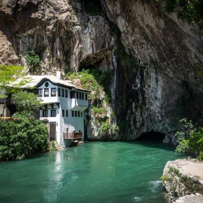 Tekke de Blagaj Voyage en Bosnie-Herzégovine - Agence de Voyage Locale Almira Travel