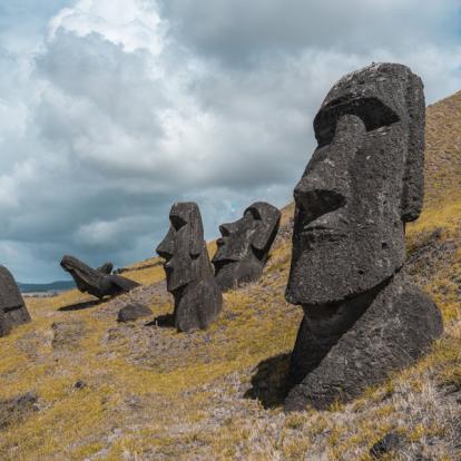 Ile de Paque - Volcan Rano Raraku Agence de Voyage Locale au Chili - Terra Chile