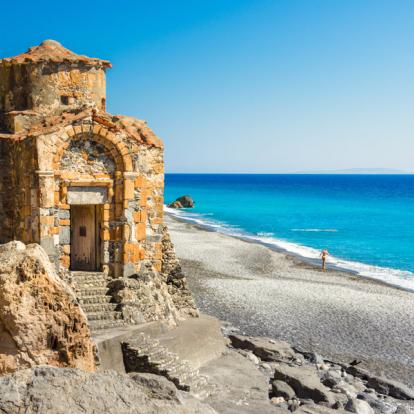 Plage Agios Pavlos et église Saint Paul Voyage en Crète - Agence de Voyage Locale Petassos Travel