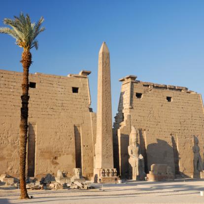 Louxor - Obélisque et Pylône de Ramsès II Voyage en Egypte - Agence de Voyage Locale Memphis Tours