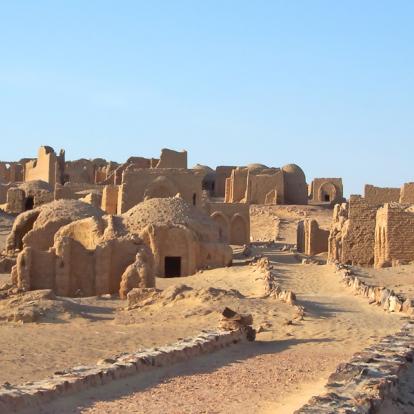 Oasis de Kharga - Bagawat egyptian necropolis Voyage en Egypte - Agence de Voyage Locale Memphis Tours