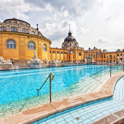 Budapest - Bains Szechenyi Voyage en Hongrie - Agence de Voyage Locale Pont Tours
