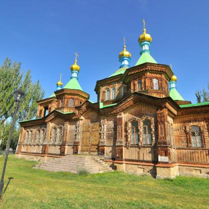 Karakol - Cathédrale de la Sainte Trinité Voyage au Kirghizistan - Agence de Voyage Locale Travel Experts