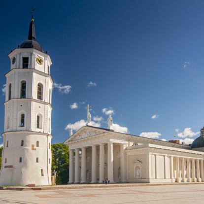 Vilnius - Cathédrale ( Basilique archicathédrale Saint-Stanislas et Saint-Ladislas) Voyage dans les Pays Baltes - Agence de Voyage Locale Taïga Euro Baltika