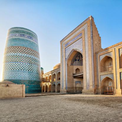 Khiva - Kalta Minor minaret Voyage en Ouzbékistan - Agence de Voyage Locale Adventures Central Asia