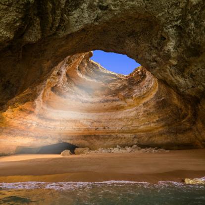Grotte de Benagil - Algarve Voyage au Portugal - Agence de Voyage Locale Terra Lusitania