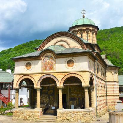 Monastère Cozia Voyage en Roumanie - Agence de Voyage Locale Salut Roumanie