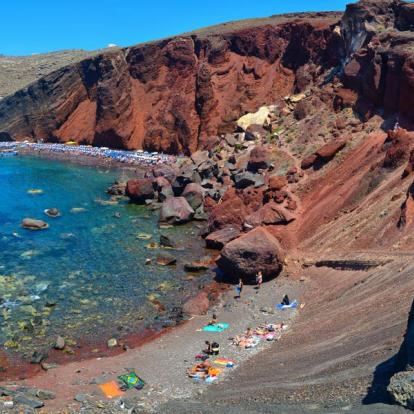 Santorin - Perissa Beach Voyage dans les Cyclades - Agence de Voyage Locale Orea Voyages