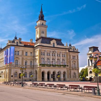 Novi sad - Place de la Liberté Voyage en Serbie - Agence de Voyage Locale Balkania Tour