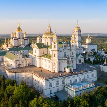 Monastère de Pochaev Voyage en Ukraine - Agence de Voyage Locale Intercity Travel