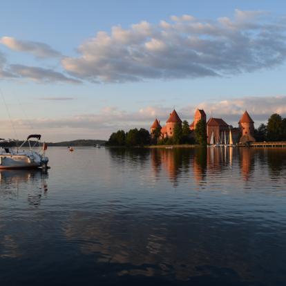 Lituanie - Le château de Trakai Voyage sur Mesure Pays Baltes - Agence de Voyage Locale Your Next Travel