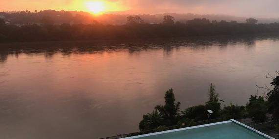 Lever de soleil sur le Mékong Voyage au Laos de Pascal H.