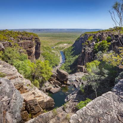 Vue sur le plateau d'Arnhem et le parc national de Kakadu du haut des chutes Jim Jim A Découvrir en Australie - Parc National de Kakadu