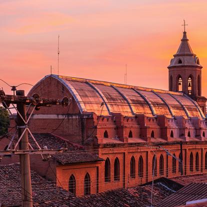 Toit et tour de l'église Merced au lever du soleil, Santa Cruz de la Sierra A Découvrir en Bolivie - Santa Cruz de la Sierra