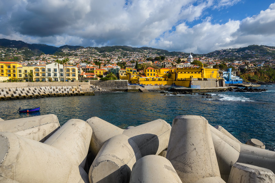 Madère - Funchal, capitale enclavée entre mer et montagne