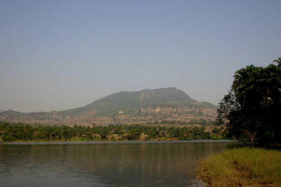 Guinée - Samaya, le Lac aux Mille Pattes