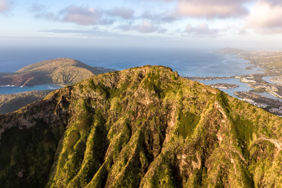 Hawaï - Terre Volcanique et Mer Emeraude