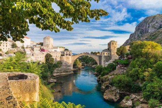 Mostar Voyage Découverte en Bosnie -Stari Most, l'Histoire Tumultueuse du Pont de Mostar