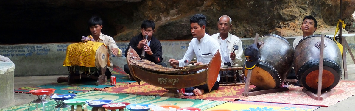 Phnom Kulen - musiciens Voyage Découverte au Cambodge - A l’assaut de Phnom Kulen…