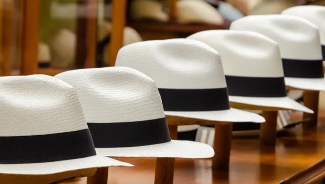 La Liberté de Paille, Le Chapeau de la Mitad del Mundo