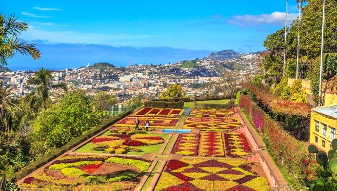 Funchal, capitale enclavée entre mer et montagne