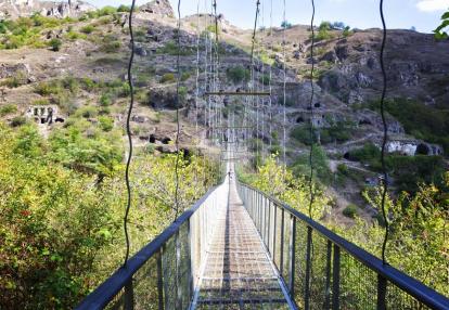 Khndzoresk Cave - Suspension bridge Voyage en Arménie - Sur les Traces de Tubalcain