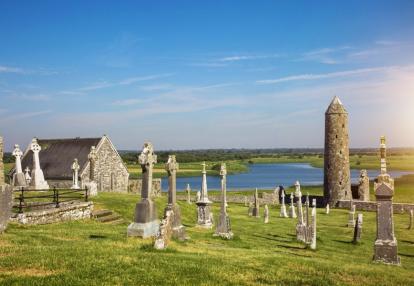 Clonmacnoise Cathedral Voyyage en Irlande : Nature & Folklore du Nord-Ouest de l'Irlande