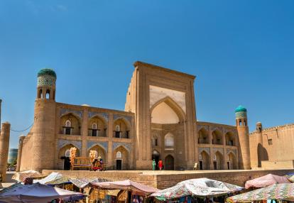 THUMB - Khiva - Kutlug Murad Inaq Madrasah at Itchan Kala Voyage en Ouzbékistan - Le Classique