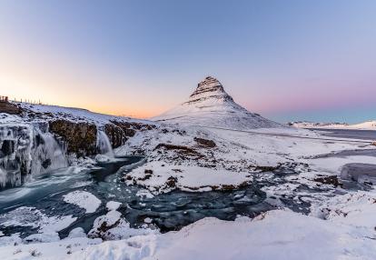 Kirkjufell during Golden Hour Voyage en Islande - Epopée Glaciaire