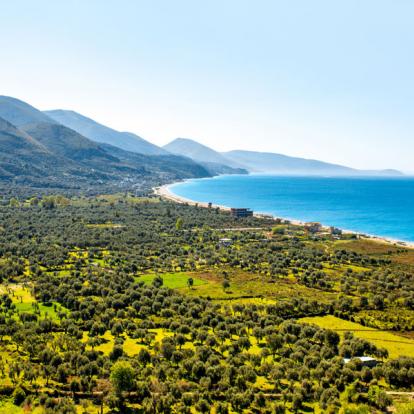 Voyage en Albanie: Découverte des paysages montagneux et excursion balnéaire dans le sud