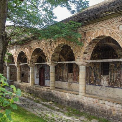 Voyage en Albanie: Découverte des paysages montagneux et excursion balnéaire dans le sud