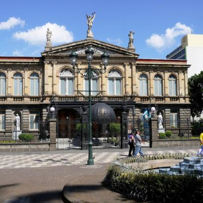 San Jose - National Theatre of Costa Rica Voyage au Costa Rica : Circuit Hors des Sentiers Battus