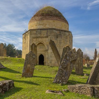 Shemakha - Dome of Yeddi Gumbaz mausoleum Voyage en Géorgie : La Transcaucasienne