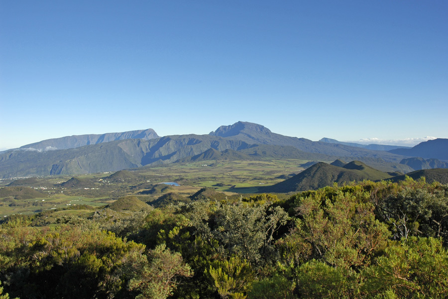 Circuit à l' Ile de la Réunion La Traversée de l’île par le GR R2