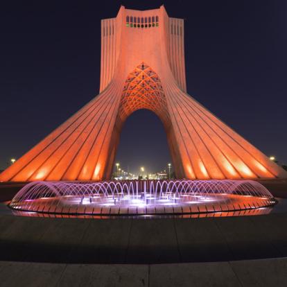 Téhéran - Azadi Tower Voyage en Iran: Entre Désert et Montagnes