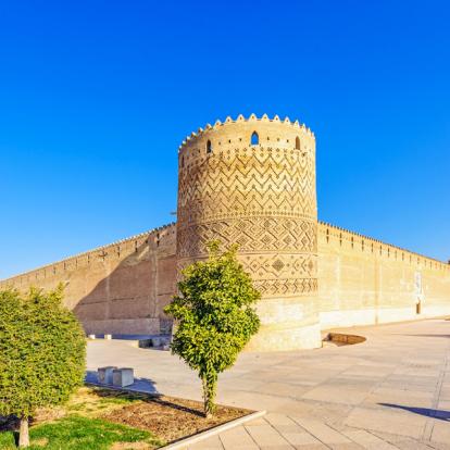 Shiraz - Ruins of Persian fortress in Arg-e Karim Khan Voyage en Iran: Entre la Majesté des Montagnes et l’Immensité du Désert