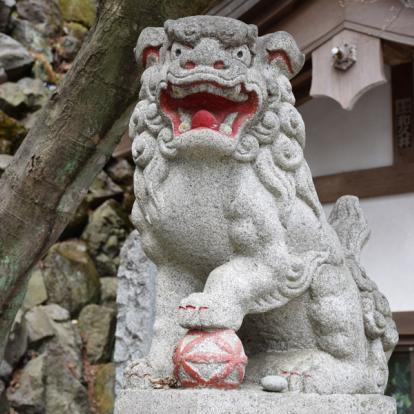 Mon Takao - Komainu with Ball Visite de Tokyo : Excursion au Mont Takao