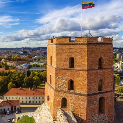 Vilnius - Gediminas Castle Voyage Pays Baltes : Jérusalem de Lituanie, patrimoine multiculturel