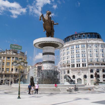 Skopje -Monument to Alexander the Great in Macedonia Square Voyage en Macédoine : Une terre d’aventure