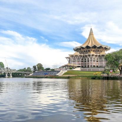 Kuching - The Darul Hana bridge across Sarawak River Voyage en Malaisie : Aventure à Bornéo