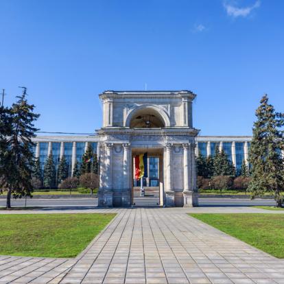 Voyage en Moldavie : Histoire et Traditions de la Moldavie