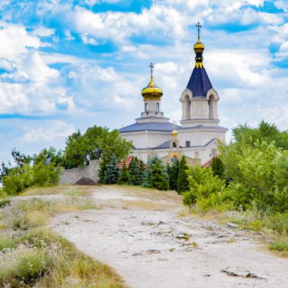 Voyage en Moldavie : Randonnée pittoresque entre nature et culture