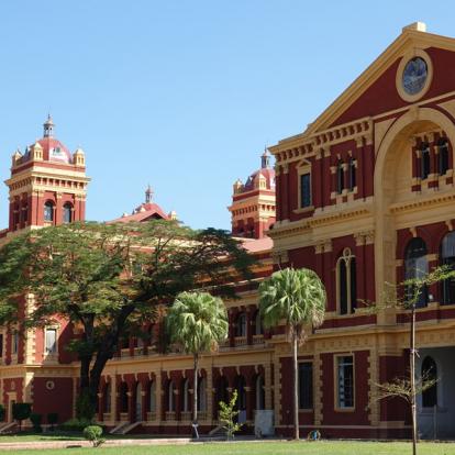 Yangon - Palais des Ministres Voyage en Birmanie : Beautés Birmanes