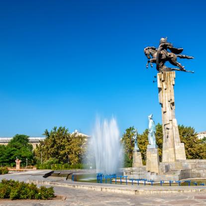 Bishkek - Manas equestrian monument Voyage en Ouzbékistan : Marguiane, Chorasmie et Transoxiame