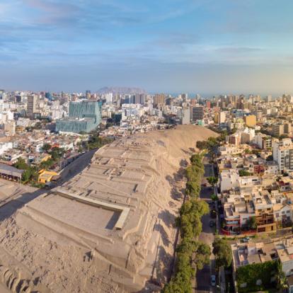 Lima - Huaca Pucllana archeological complex and Miraflores district Voyage au Pérou : Les Civilisations Perdues