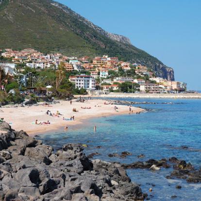Cala Gonone voyage en Italie : La Sardaigne les pieds dans l’eau