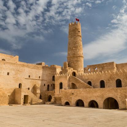 Monastir Voyage en Tunisie : Parfum d'Olives, Parfum de Mer